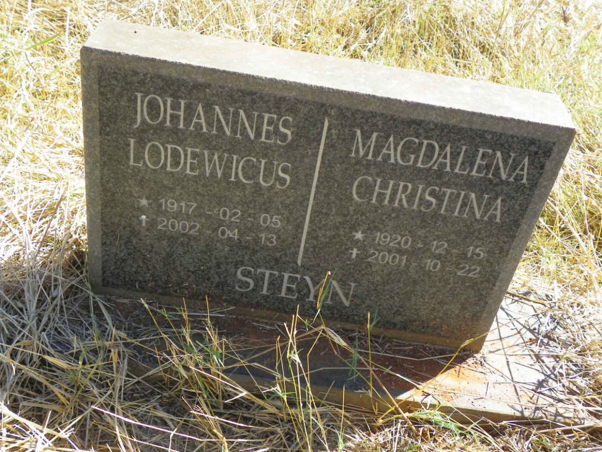 STEYN Johannes Lodewicus 19917-2002 & Magdalena Christina 1920-2001