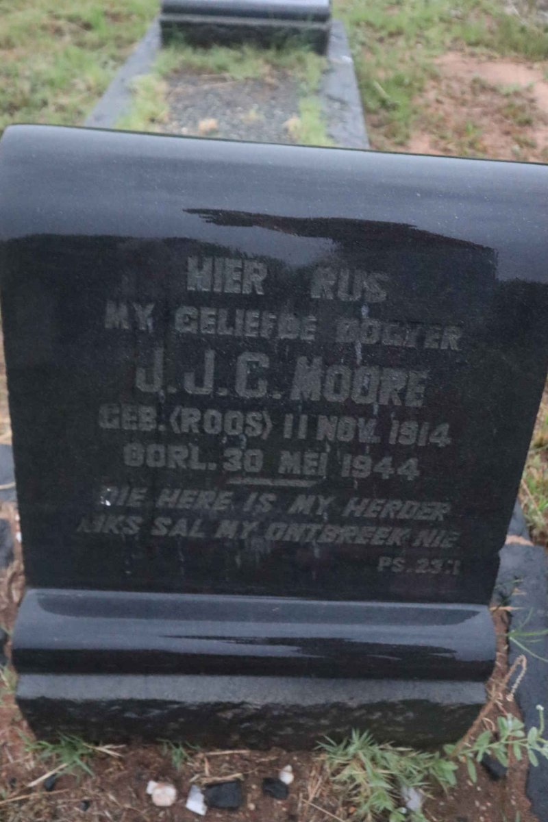 MOORE J.J.C. nee ROOS 1914-1944