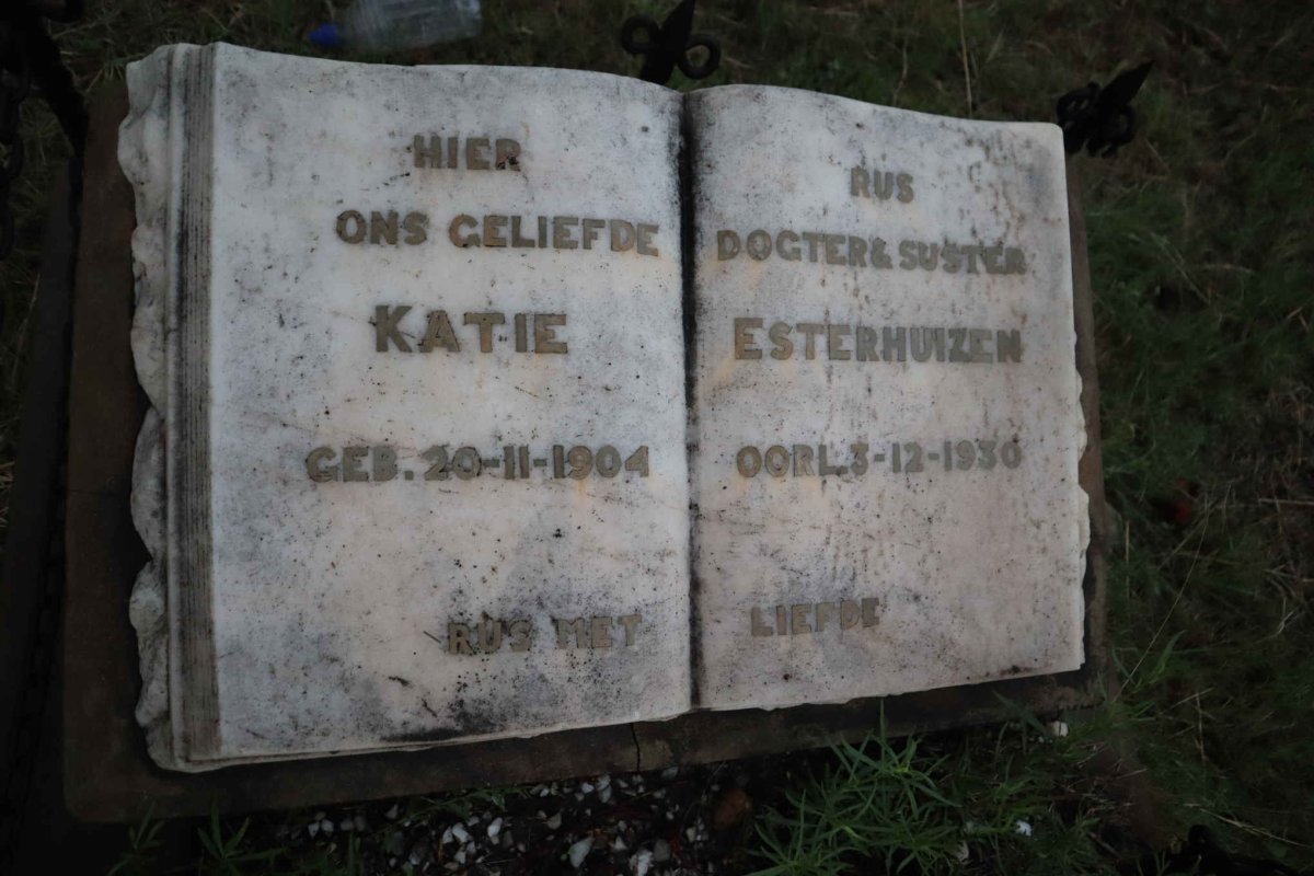 ESTERHUIZEN Katie 1904-1930