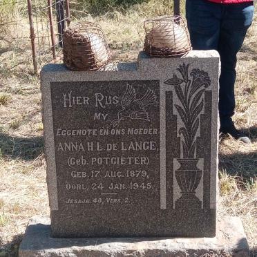 Limpopo, WATERBERG district, Vaalwater, Waterhoutkloof 66, farm cemetery